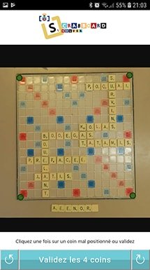 photo d'un plateau de scrabble